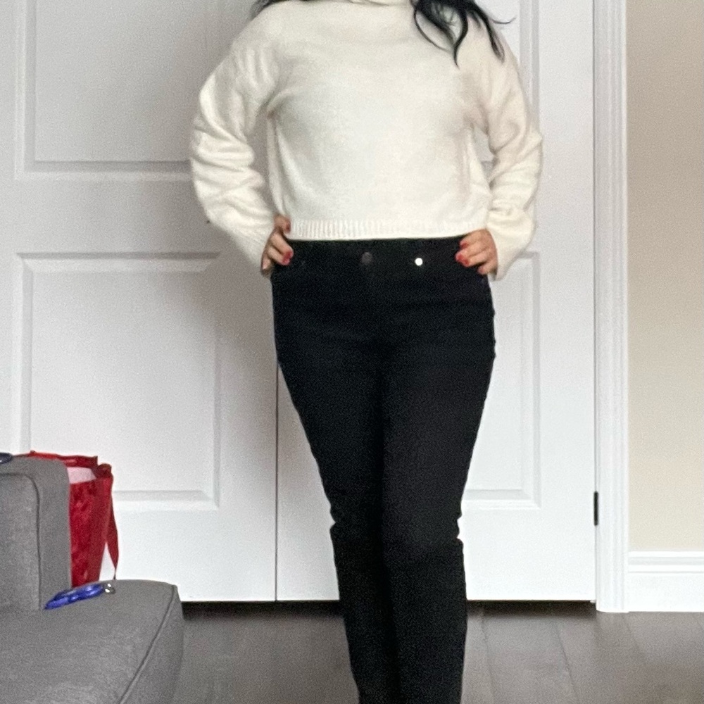 1822 Adrianna Black Jeans